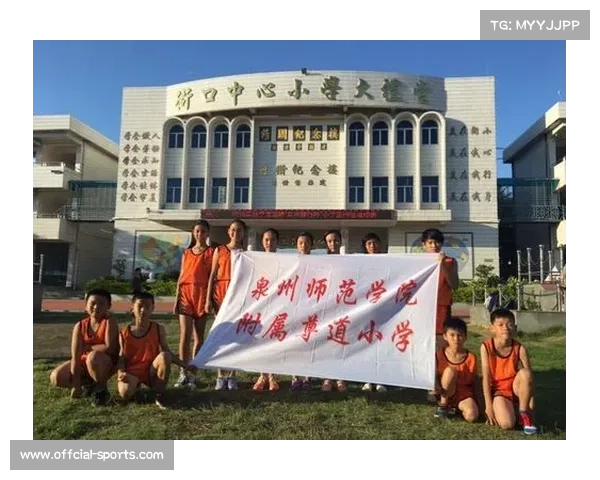 晋江足球训练中心布置七赛场，家长看台区限流保障安全